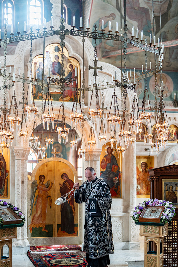 Литургия Преждеосвященных Даров в Михаило-Архангельском храме города Пущино г.о. Серпухов